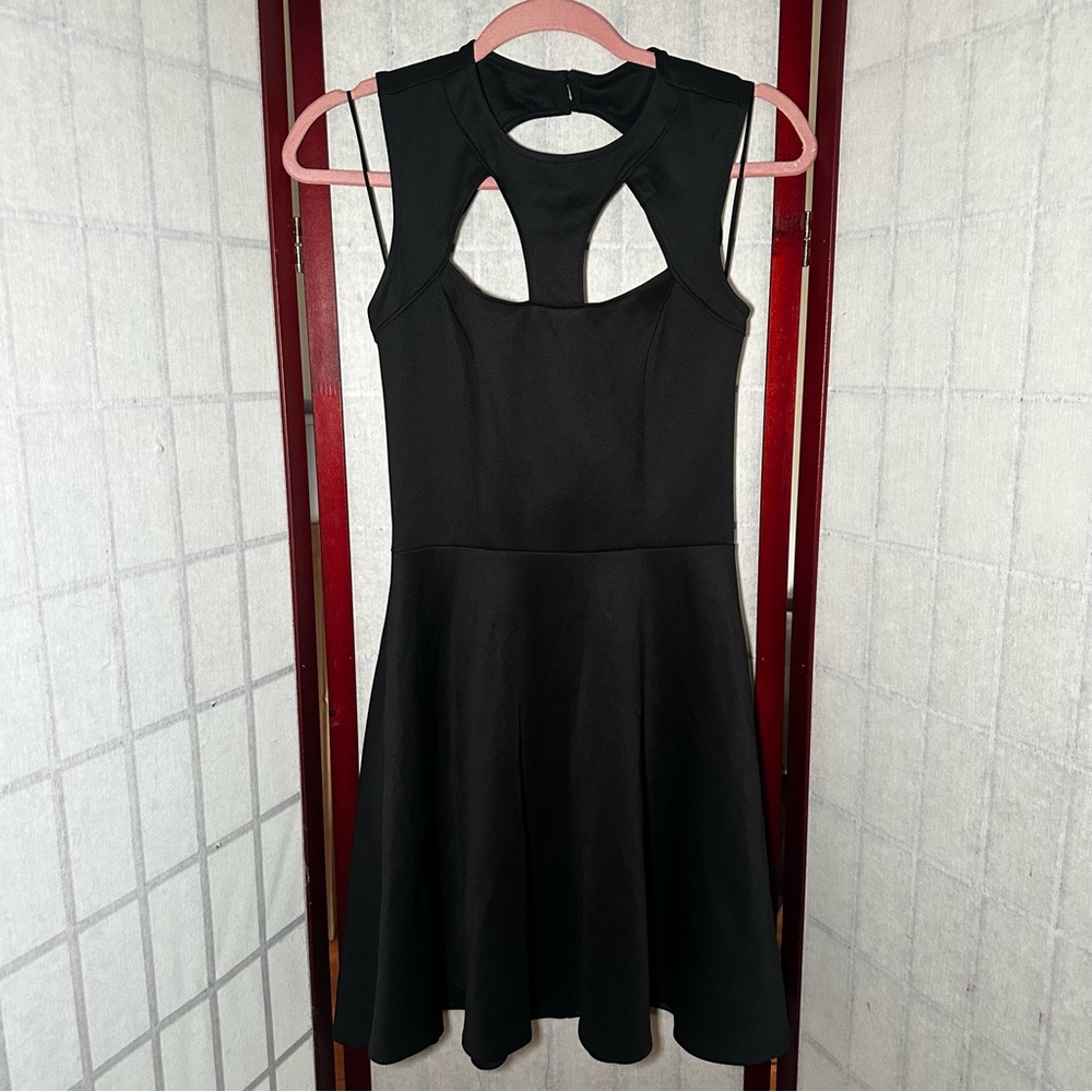 GUESS Fit & Flare A Line Cutout Mini Cocktail Party Date Little Black Dress M